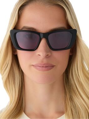 DIFF Aura 51mm Polarized
Cat Eye Sunglasses